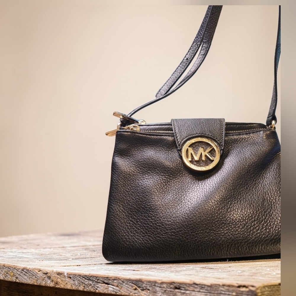 Michael Kors Leather Fulton Crossbody Bag With Gold MK Logo EUC - Picture 5 of 12